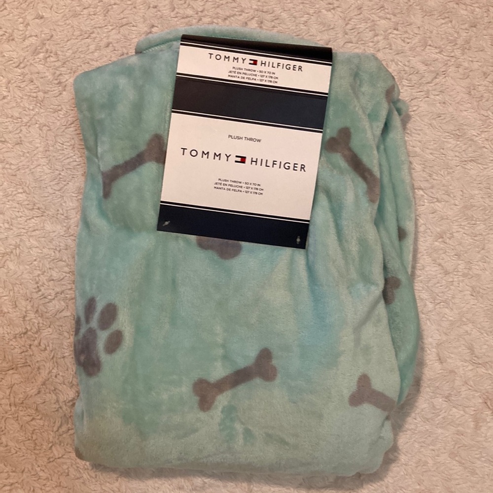 Tommy Hilfiger Plush Throw